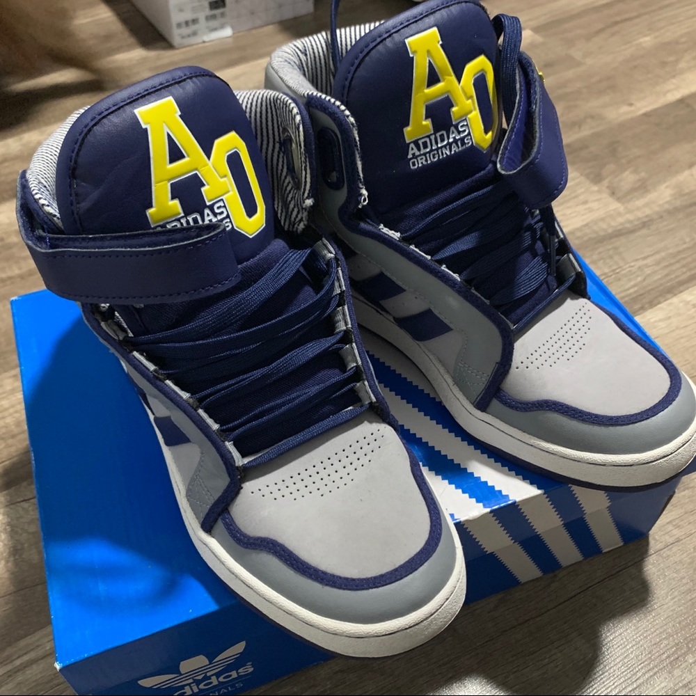 ADIDAS - Picture 3 of 5